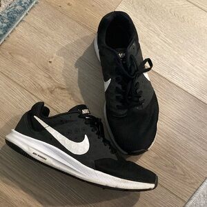Nike Women’s Running Sneakers Black/White Size 8.5